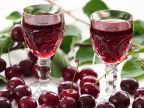 Настойка из вишни на водке — рецепт и польза