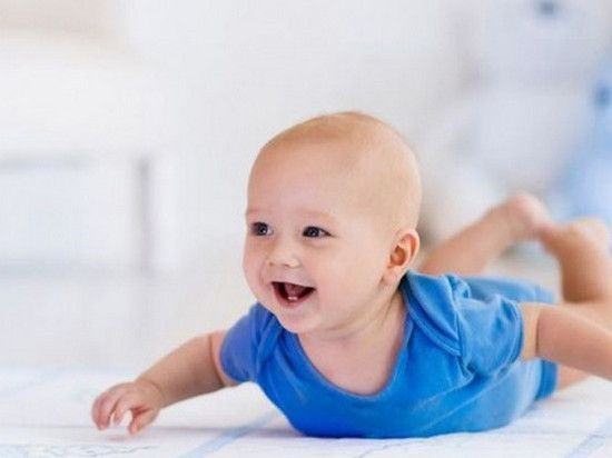 Правила и способы выкладывания новорожденного на живот