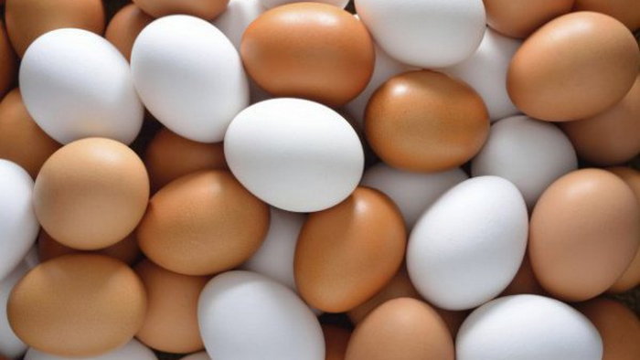 Почему запрещается мыть куриные яйца?