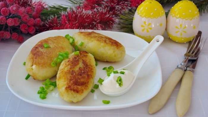 Картофельные биточки с сардельками рецепт приготовления