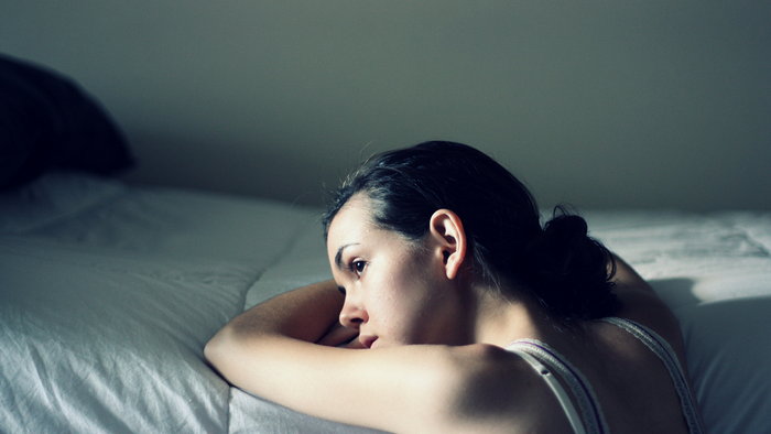 Гордая, но одинокая: как родительские мифы могут испортить жизнь женщине