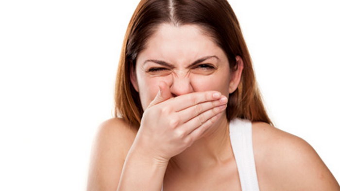 Почему у пожилых людей бывает неприятный запах изо рта?