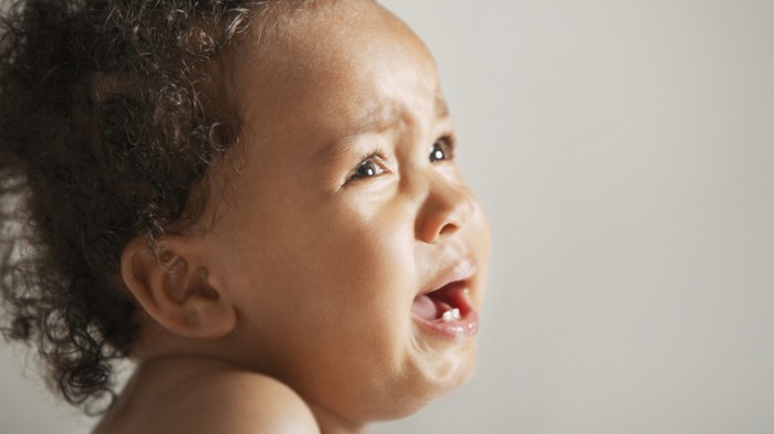7 небезопасных фраз-блоков, которые нельзя говорить плачущему ребенку