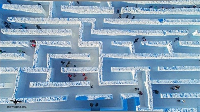 В Польше выстроили Сноуленд, самый большой в мире снежный лабиринт