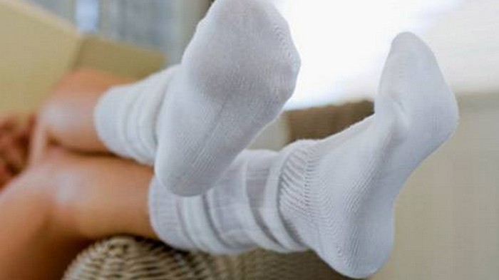 5 важных причин всегда надевать носки, отправляясь ко сну