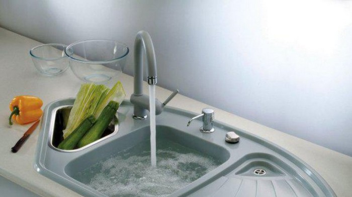 5 способов избавиться от засоров в ванной и на кухне без помощи сантехника
