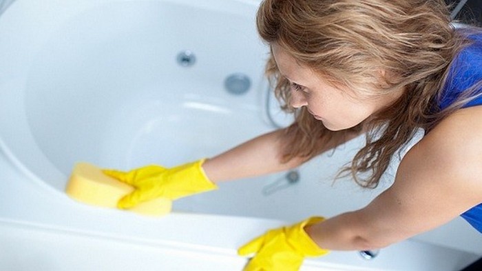 Это самодельное чистящее — единственное, что вам нужно для уборки в ванной