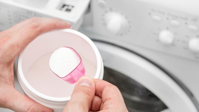 8 советов по стирке белых вещей, которые помогут сохранить их чистоту