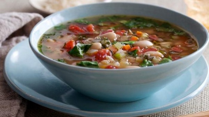Фасолевый суп с сельдереем