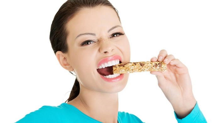 7 неочевидных вещей, которые каждый день вредят зубам