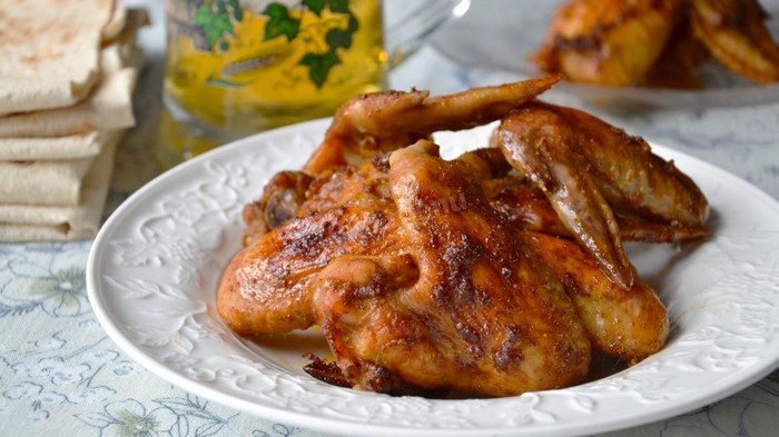 Классические куриные крылышки в соевом соусе на сковороде