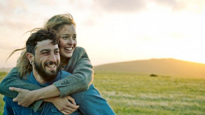 5 признаков, что ваш мужчина всё ещё любит свою бывшую