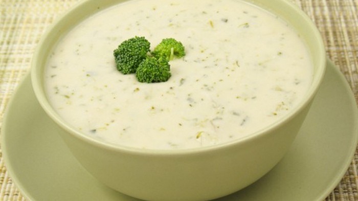 Луковый крем-суп со сливками и брокколи