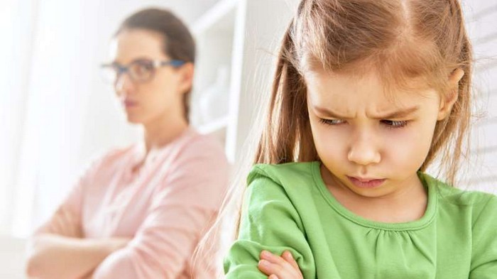 Шумный ребенок: 6 способов предотвратить беспокойное поведение