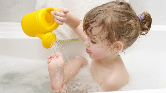 До какого возраста родителям можно принимать ванну вместе с ребенком