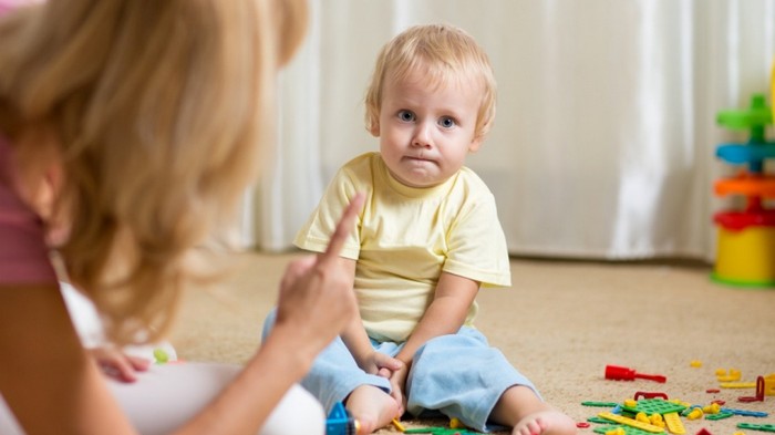 В каком возрасте нужно начать приучать ребенка самостоятельно выполнять гигиенические процедуры