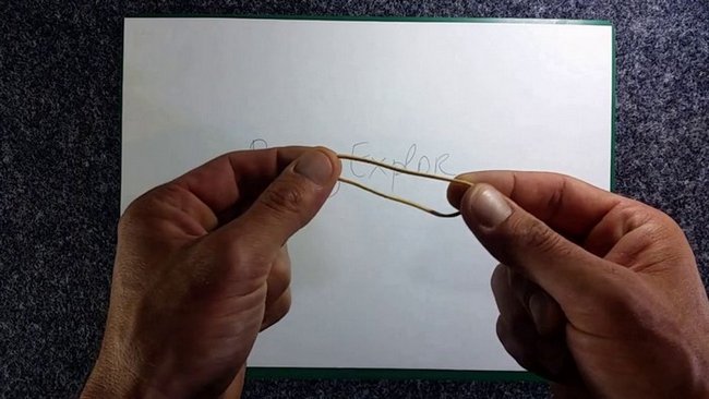 как стереть карандаш с бумаги