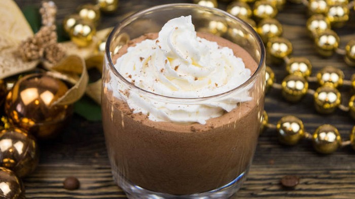 Десерт на Новый год: рецепт кофейного-орехового мусса