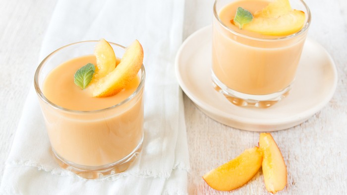 Молочный коктейль с персиками и апельсинами