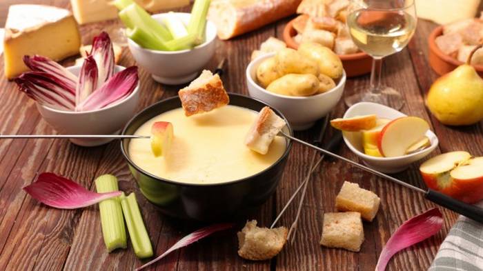 Сырное фондю: история блюда и классический рецепт