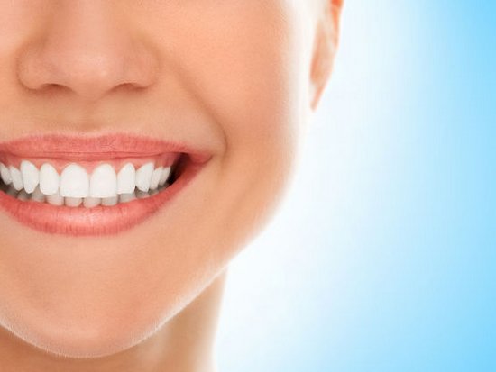 Здоровая и красивая улыбка: 7 лайфхаков по уходу за улыбкой от стоматолога