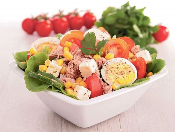 Почему стоит добавлять яйца в овощной салат