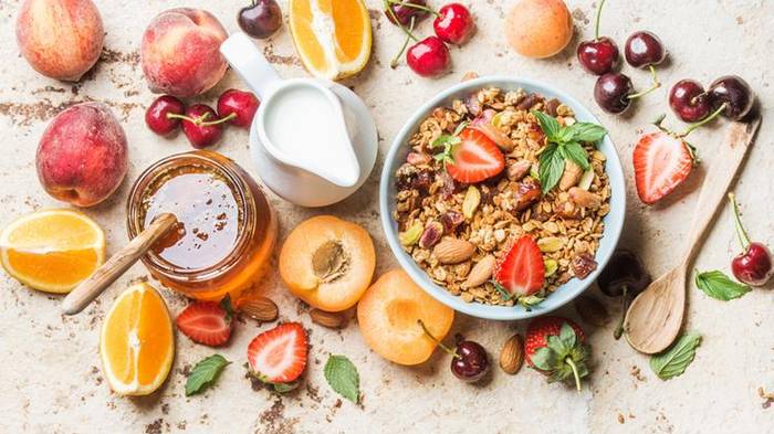 Развенчиваем 3 самых распространенных мифа о завтраках вместе с диетологом