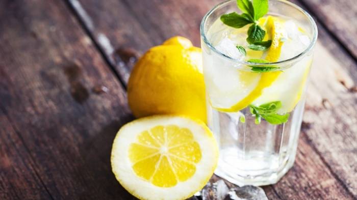 Лимонная вода: полезные свойства и предостережения, как приготовить