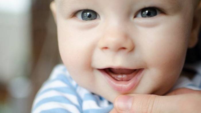 Первые зубы у ребенка: все, что должна знать мама