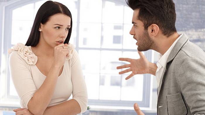 Мужчина вызывает у женщины ревность: зачем и как реагировать на провокацию