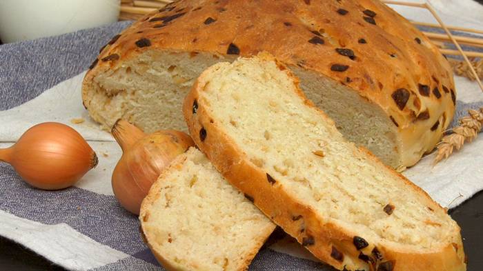 Как испечь луковый хлеб в духовке