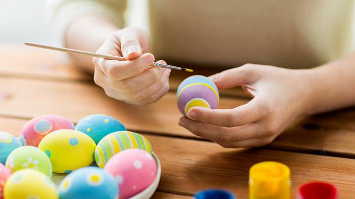 Как правильно красить яйца на Пасху