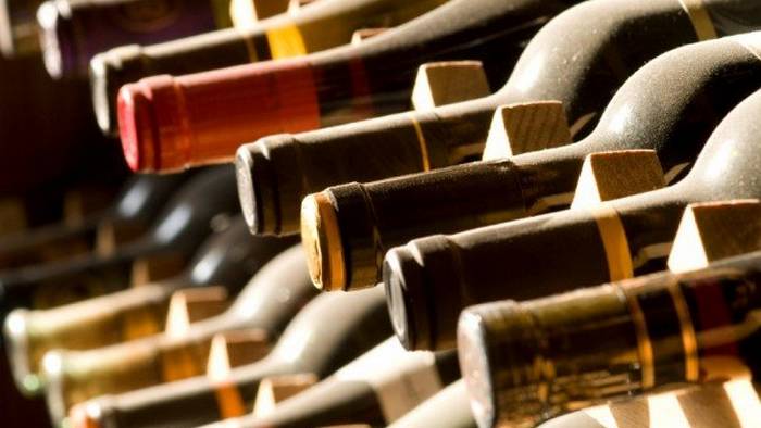 Как хранить вино в домашних условиях в бутылках или бочках