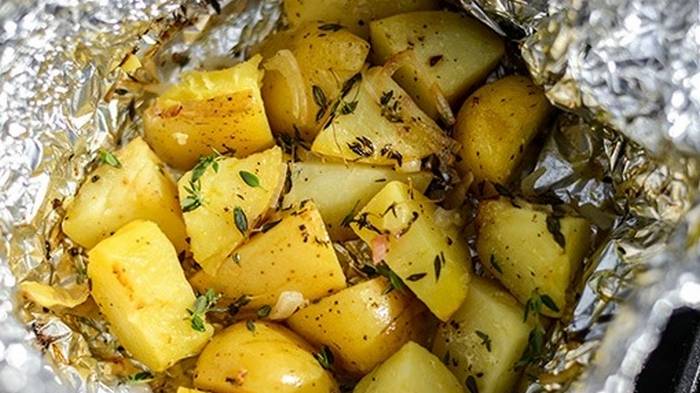 Как приготовить картошку в фольге на костре