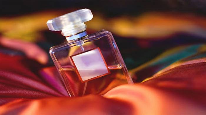 6 волшебных точек на человеческом теле, куда стоит наносить парфюм