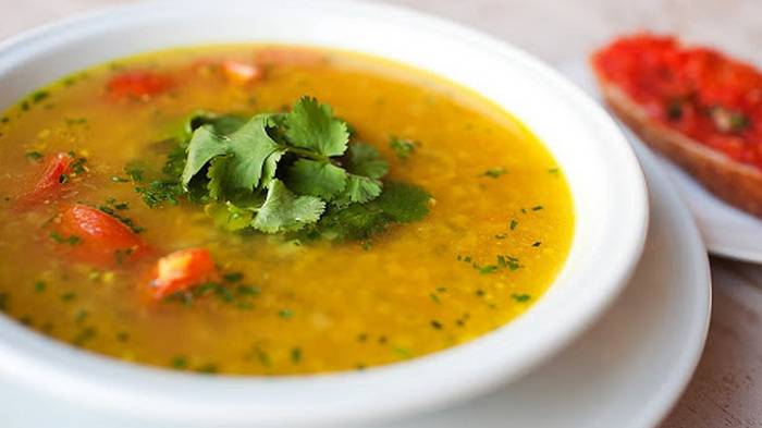 Порция здоровья в тарелке супа