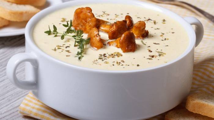 Ароматный крем-суп из лисичек