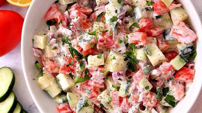 Рецепт салата с помидорами и майонезом