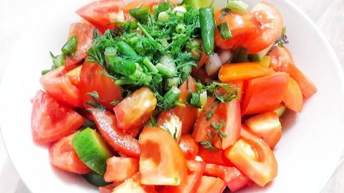 Рецепт салата из помидоров и болгарского перца