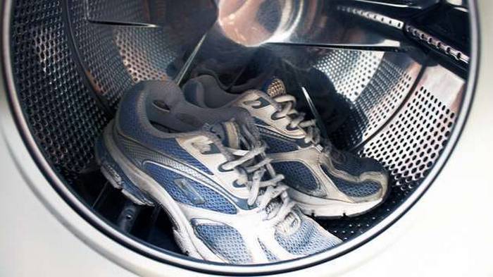 Как правильно стирать обувь в стиральной машинке