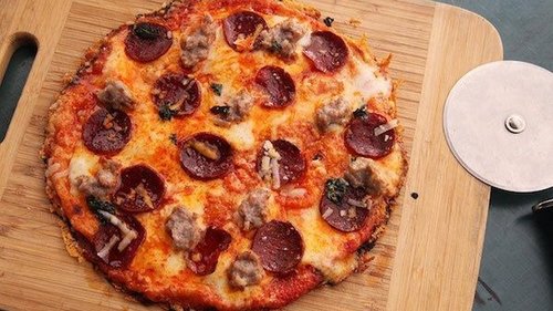 Экспресс-рецепт вкусной пиццы из 3 ингредиентов. 10 минут и блюдо готово