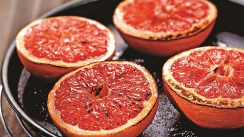 Испечь грейпфрут — не безумие, а идея для изысканного десерта