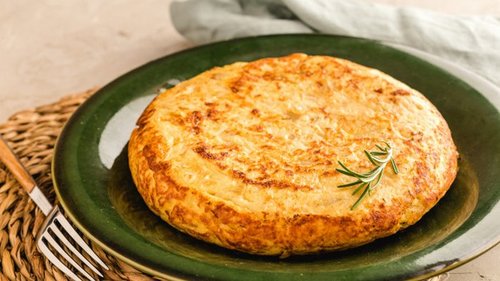 Тортилья с картофелем и луком: самый популярный завтрак в испанском баре