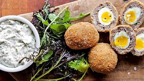 Яйца по-шотландски: легендарная закуска, которую хочется попробовать без промедления