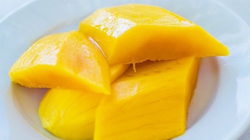 Полезные свойства манго для твоего ребенка: побалуй малыша необычным фруктом