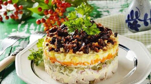 Гениальный салат с орехами, яйцами и сыром: кулинарный шедевр из простых продуктов
