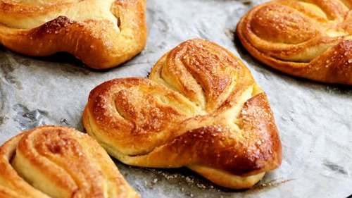 Рецепт плюшек с сахаром