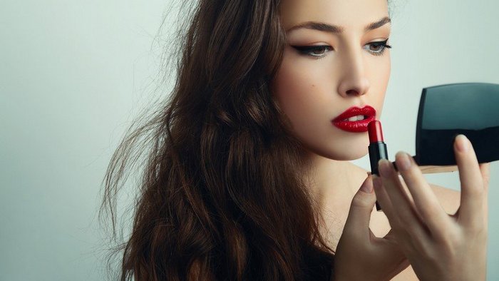 Почему важно наносить макияж утром