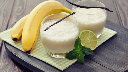 Зачем пить по утрам смузи с бананом и лаймом
