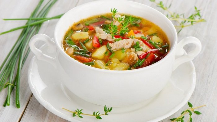 Как приготовить суп с курицей и солеными помидорами